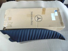 Garniture gauche panneau de