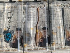 Porte clé Harry Potter au choix , baguettes , balet , autres .