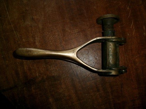 Ancienne bouchonneuse - bouchonneuse, en