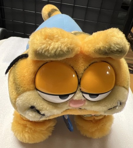 Garfield plush favorite - in,