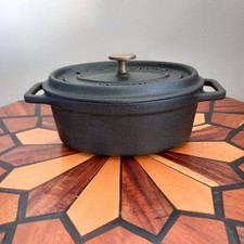 Cocotte  Ovale  Staub en Fonte    11 cm  Couleur Noir Mat Vintage 