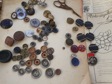 LOT BOUTONS ANCIENS DONT CERTAINS VINTAGE & PAIRE DE CISEAUX forme cigogne