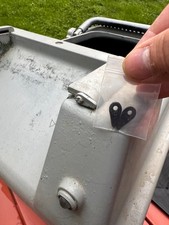 Butées de blocage de bac pour