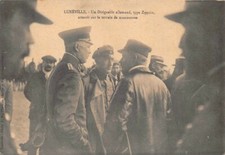 LUNEVILLE - Un dirigeable allemand type Zeppelin, atterrit sur le terrain 