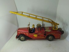 ANCIEN CAMION POMPIER DE MARQUE JOUSTRA EN TOLE 