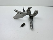 PLATINE REPOSE PIED DROITE YAMAHA YZF 750 1993-1998