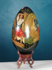 Oeuf Russe en bois peint signé