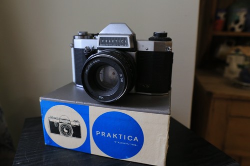 Praktica nova B 35mm SLR