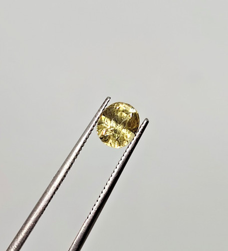 Natural yellow sapphire oval - natural,