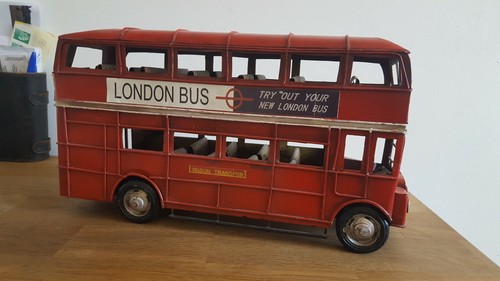Bus anglais londonien rouge - , en