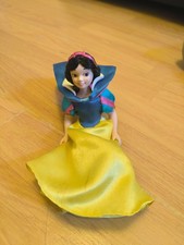 Poupée vintage blanche neige porcelaine