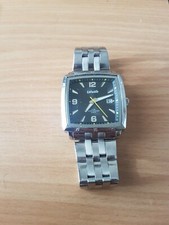 Montre USHUAIA WATER RÉSISTANT  fonctionne état correct 