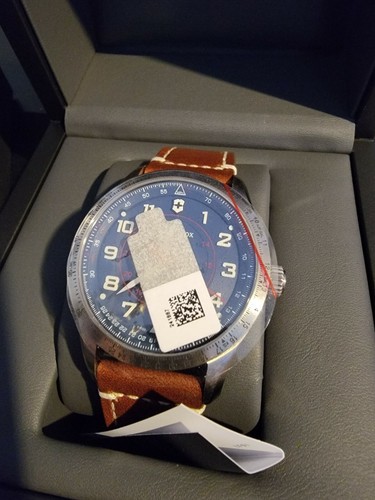Victorinox watch swiss - ,