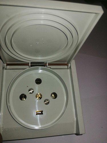 Legrand ancienne prise 220