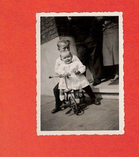 PHOTO / BÉBÉ SUR TRICYCLE " TOUR DE FRANCE " 1935