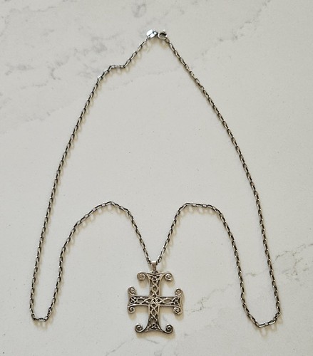 Collier pendentif croix