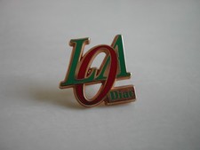 Pin's RENAULT - L O A DIAC par Arthus Bertrand Paris