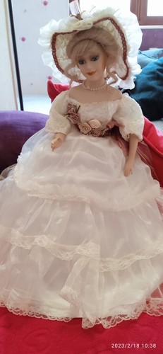 Trés belle poupée - trés,