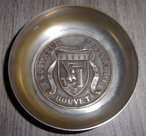 Coupelle argentée escorteur - ",