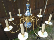 Grand lustre vintage à 8 bras – Faïence Delft & laiton doré – Région de Liège