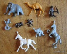 LA ROCHE AUX FEES ~  SERIE ANIMAUX DU CIRQUE / LOT  9  FIGURINES PUBLICITAIRES