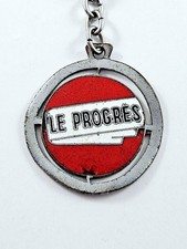 PORTE-CLÉS - LE PROGRÈS - Journal Journaux - Métal ÉMAILLÉ Vintage 1960s -