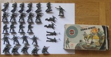 AIRFIX 1/32 MILITARY SERIES- GERMAN  INFANTRY-29  SOLDATS SONT  PEINTS