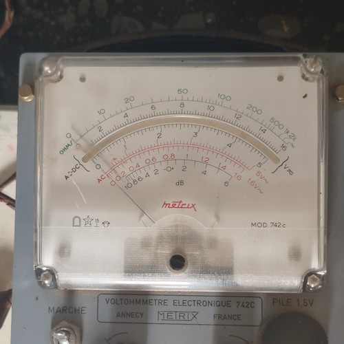 Voltohmmètre électronique