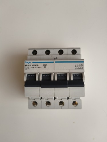 ​Disjoncteur tétrapolaire