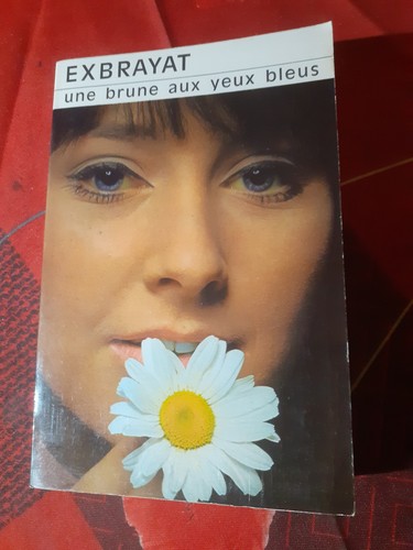 Une brune aux - brune,