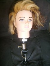 Tête à coiffer professionnelle malléable "Candice" avec son support métallique