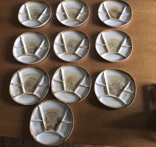 Ensemble dix assiettes à - de,