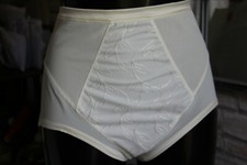 SUPERBE GAINE CULOTTE MARQUE DIM JOLI PLASTRON BRODE REF 1988