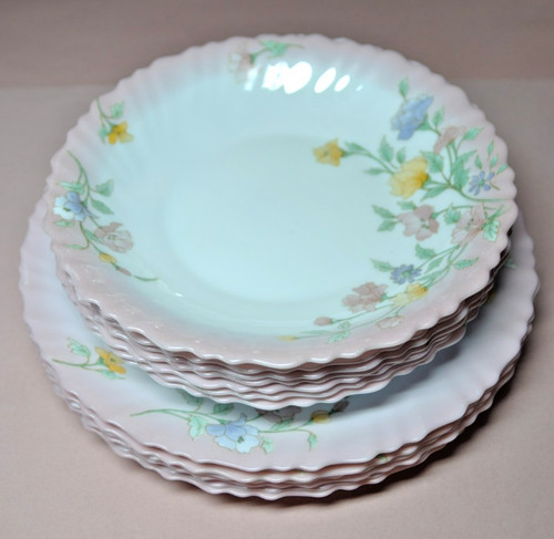Assiettes arcopal roses - 14,