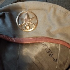 Beret beige T57 époque G. Indochine/Algérie Modl 47 avec insigne Infanterie.