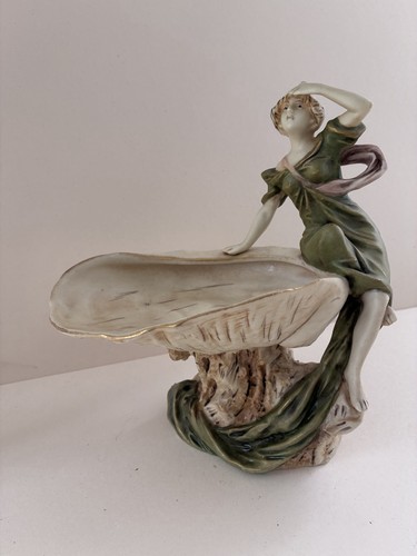Figurine femme coquillage