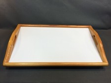 Ancien plateau de service de table à pieds en bois vintage petit déjeuner