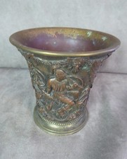 BEAU VASE à décor mythique. Ancien.