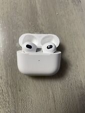 Apple AirPods (3ᵉ génération) avec Boîtier de Charge MagSafe ​​​​​​​(2021)