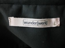 large, gray, Wunderwerk, made