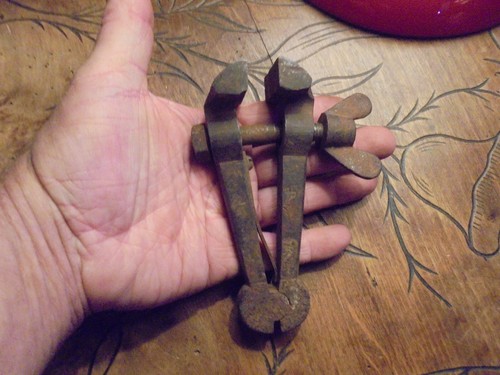 Ancien petit etau - etau, d'horloger
