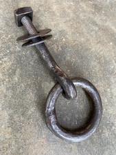 Ancien anneau en fer forgé