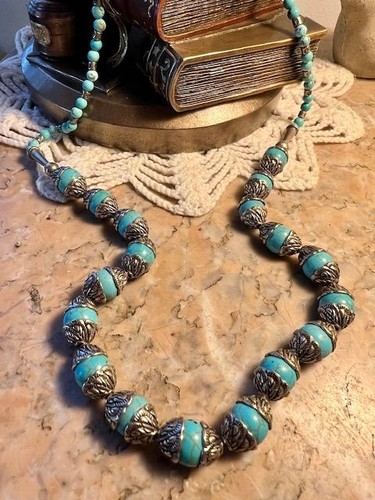 Collier perles pierre