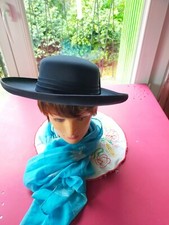 Chapeau de cérémonie bleu marine