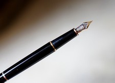 SPLENDIDE STYLO PLUME MONTBLANC MEISTERSTÜCK - PLUME EN OR MASSIF 18 CARATS - M