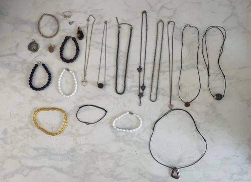 Lot bijoux colliers bracelets