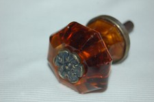 ancienne poignée de tiroir en verre  , meuble , porte , couleur ambré