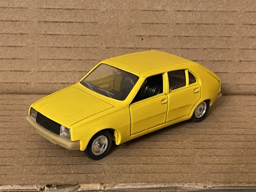 Jouet ancien r14 renault - jouet,