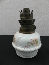 lampe à pétrole ancienne faience verre décor fleurs -