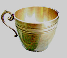 TASSE MÉTAL ARGENTÉ ANSE SCULPTÉE-CISELURE A MOTIF-STYLE LOUIS XVI-POINCONNÉE+N°